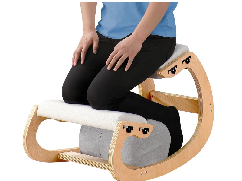 Silla de rodillas ajustable de madera con asiento inclinado
